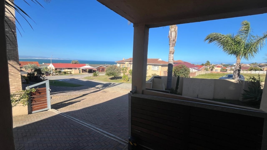 5 Bedroom Property for Sale in Wavecrest Eastern Cape